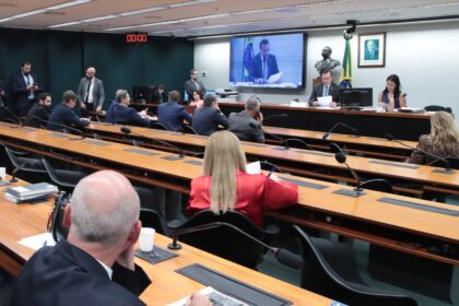 Comissão convoca Mauro Vieira para esclarecer política externa sobre Oriente Médio