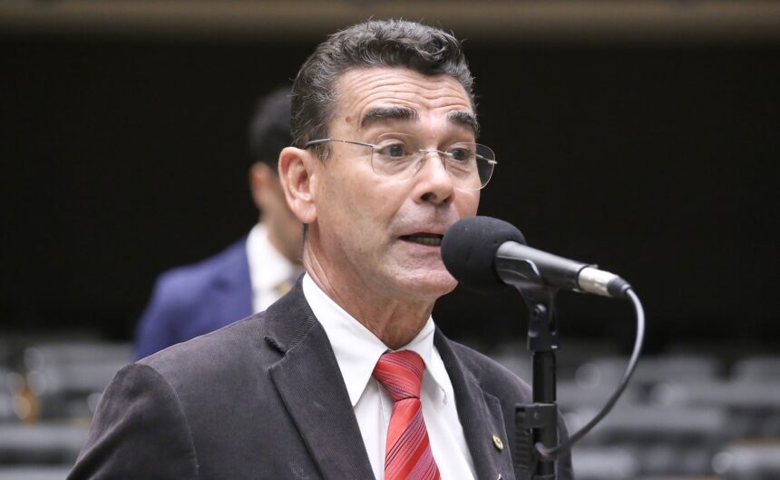 Comissão de Direitos Humanos debate direito à moradia digna na Câmara