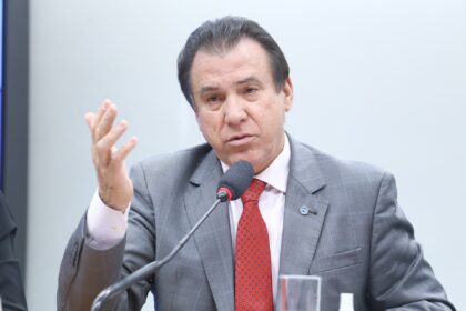 Comissão discute com ministro Luiz Marinho fim da escala 6x1 e redução da jornada