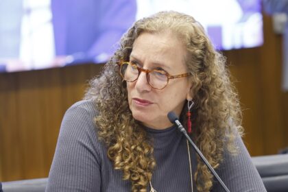 Comissão de Saúde aprova estratégia nacional para enfrentar impactos de jogos e apostas