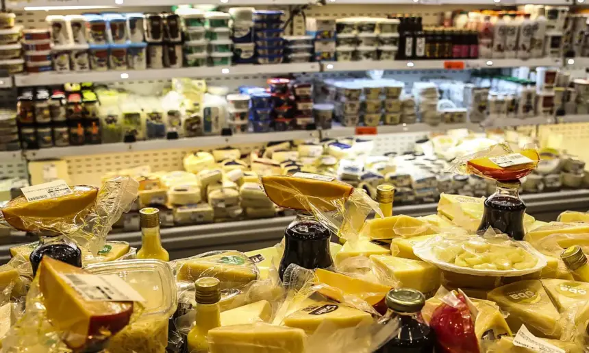 Crédito e emprego impulsionam vendas recordes no comércio varejista