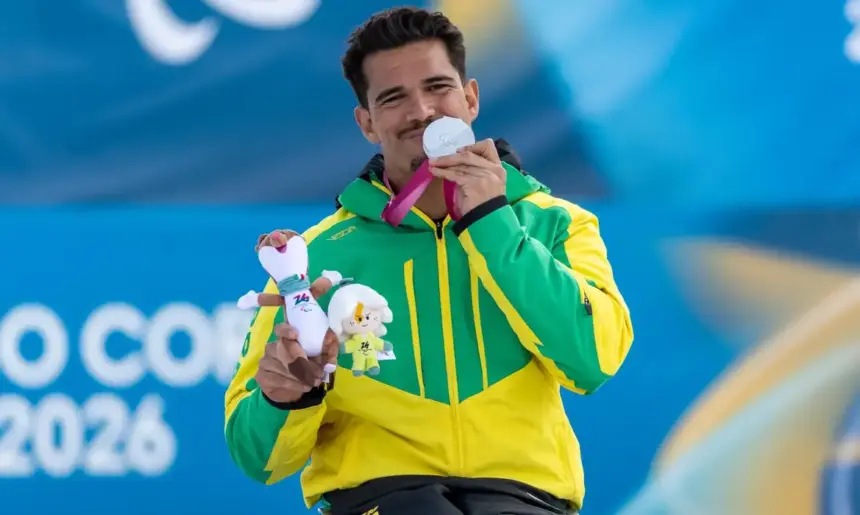 Cristian Ribera conquista medalha de prata na Paralimpíada de Inverno 2026