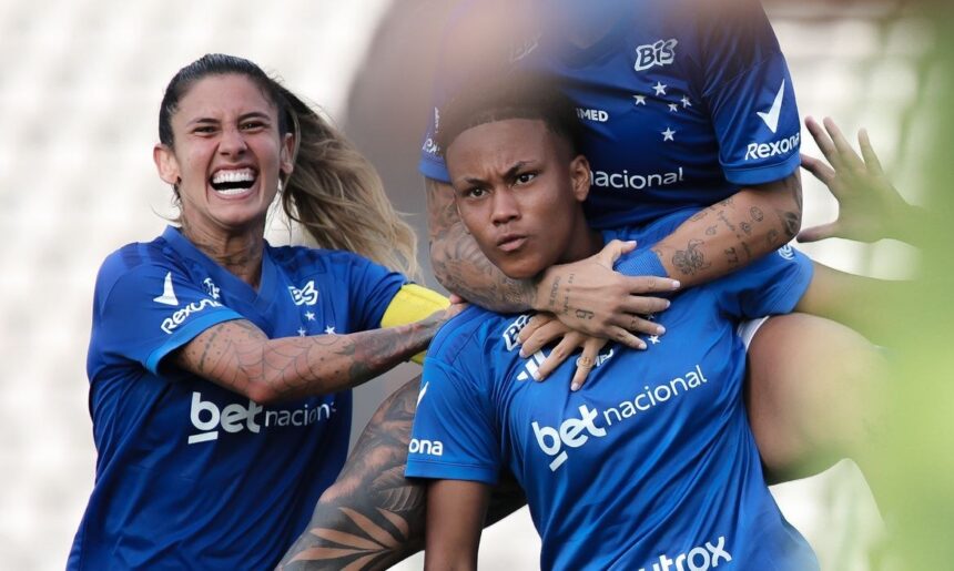 Cruzeiro vence Atlético-MG por 3 a 1 no Brasileirão Feminino