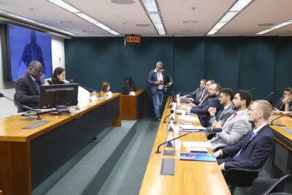 Debate sobre microcrédito enfatiza a educação financeira como chave para o sucesso