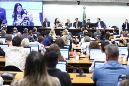 Deputados defendem manutenção de autoescolas em audiência na Câmara