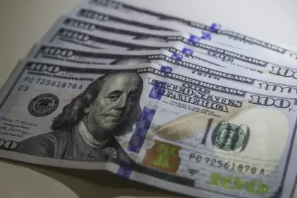 Dólar encerra em R$ 5,20 com recuperação do mercado financeiro