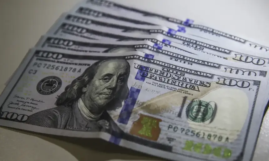 Dólar encerra em R$ 5,20 com recuperação do mercado financeiro
