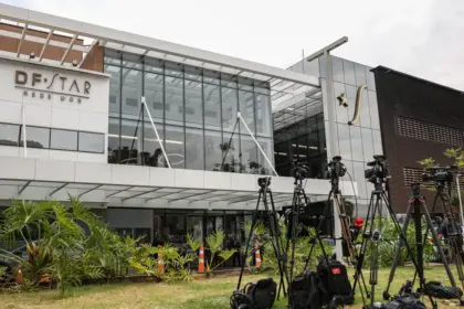 Entidades pedem proteção a jornalistas que cobrem estado de saúde de Bolsonaro