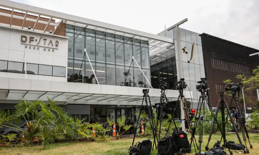 Entidades pedem proteção a jornalistas que cobrem estado de saúde de Bolsonaro