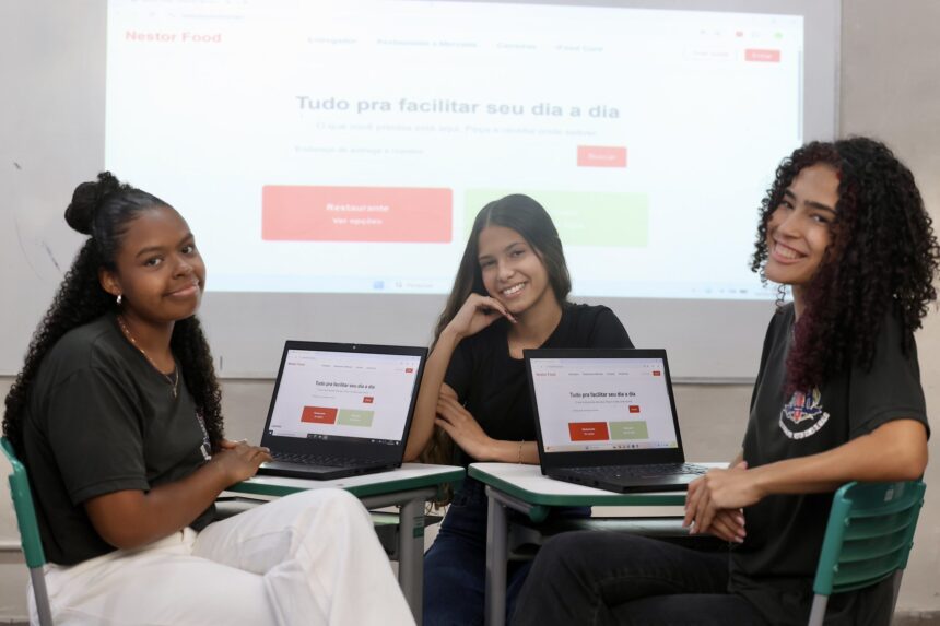 Estudantes criam site de denúncias de violência contra a mulher em formato de delivery