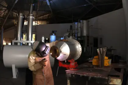 Faturamento da indústria de transformação cresce 2,3% em janeiro, mas queda é de 9,7% em relação a 2025