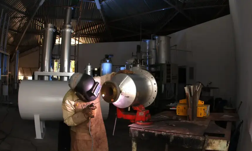 Faturamento da indústria de transformação cresce 2,3% em janeiro, mas queda é de 9,7% em relação a 2025