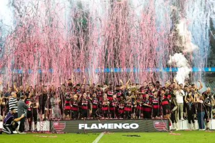 Flamengo conquista tricampeonato carioca ao vencer Fluminense nos pênaltis