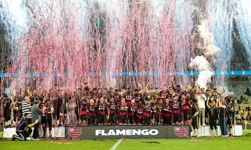 Flamengo conquista tricampeonato carioca ao vencer Fluminense nos pênaltis