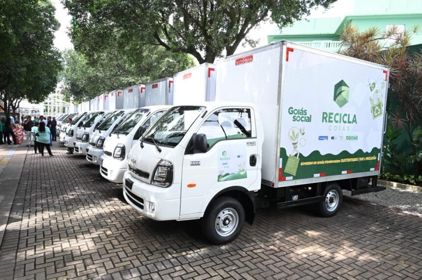 Goiás Social inicia entrega de caminhões do Recicla Goiás a municípios