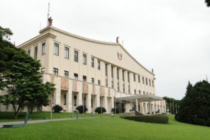 Governador de São Paulo realiza procedimento para tratamento de artrose