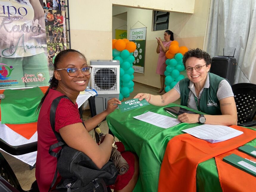 Governo de Goiás realiza entregas do Aluguel Social e escrituras em várias cidades