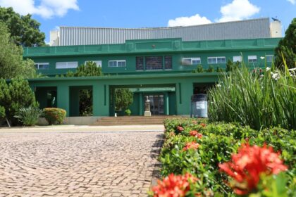 Governo de Goiás envia projeto de revisão salarial à Alego