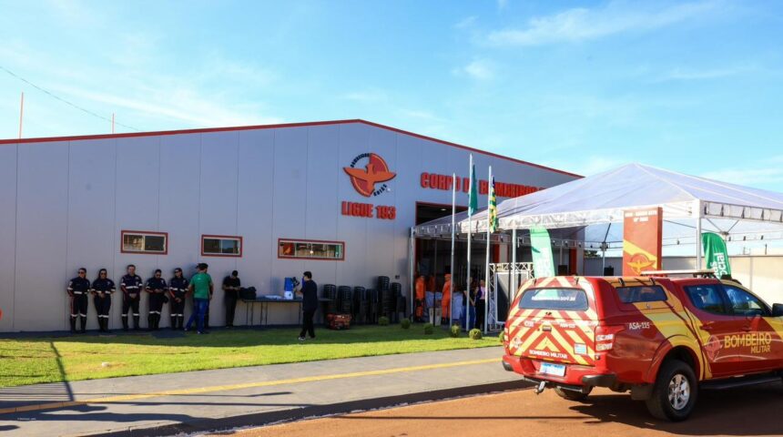 Governo inaugura unidade dos bombeiros e entrega casas em Barro Alto