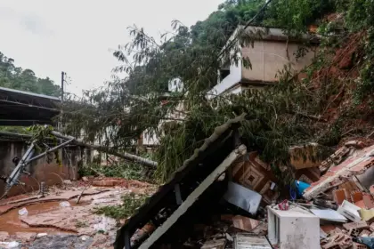 Governo libera R$ 7,3 mil para famílias atingidas por chuvas em MG