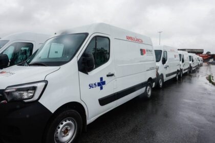 Governo de SP entrega ambulâncias e vans para atendimento em Barretos