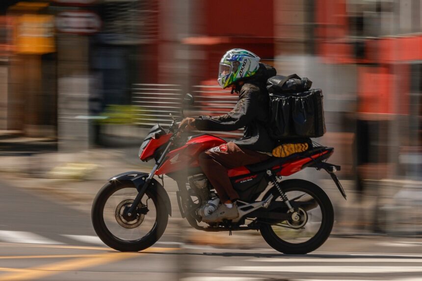 Governo de SP lança pacote de medidas gratuitas para motociclistas e motoristas profissionais