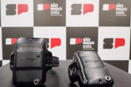 Governo de SP adota tornozeleiras eletrônicas e botão do pânico para agressores desde 2023