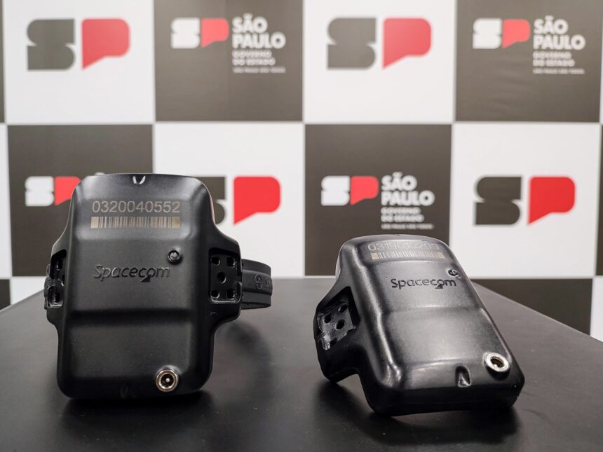 Governo de SP adota tornozeleiras eletrônicas e botão do pânico para agressores desde 2023