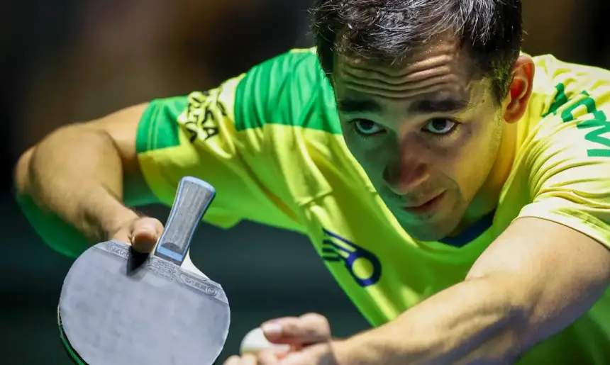 Hugo Calderano vence chinês em estreia no WTT Champions na China