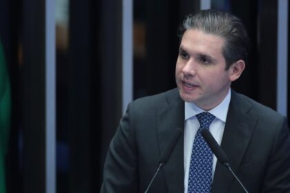 Hugo Motta afirma que Câmara está atenta à alta dos combustíveis e pode agir