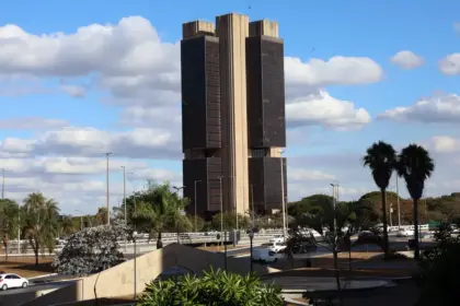 Indústria, comércio e sindicatos criticam redução da Selic para 14,75%