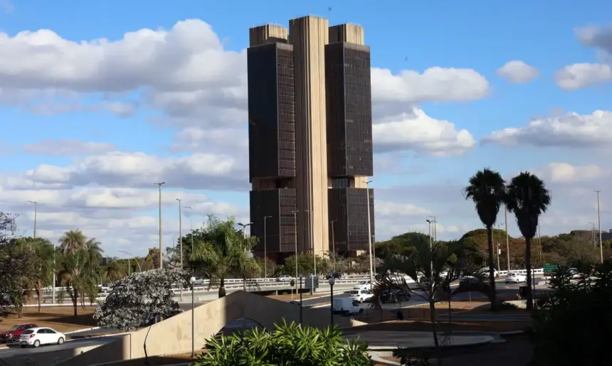 Indústria, comércio e sindicatos criticam redução da Selic para 14,75%