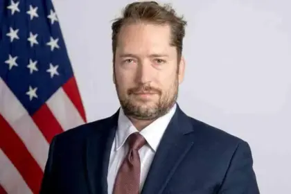 Itamaraty revoga visto de assessor de Donald Trump, Darren Beattie