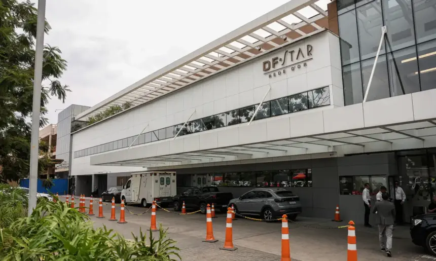 Jair Bolsonaro é internado em UTI com broncopneumonia bilateral