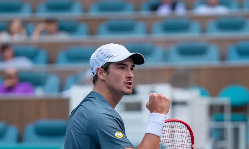 João Fonseca vence estreia em Miami e enfrentará Alcaraz na 2ª rodada