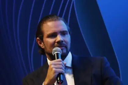 Justiça Federal mantém prisão de Daniel Vorcaro e cunhado em audiência de custódia