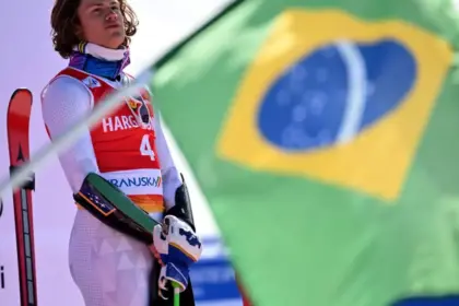 Lucas Pinheiro conquista ouro na Copa do Mundo de esqui na Eslovênia