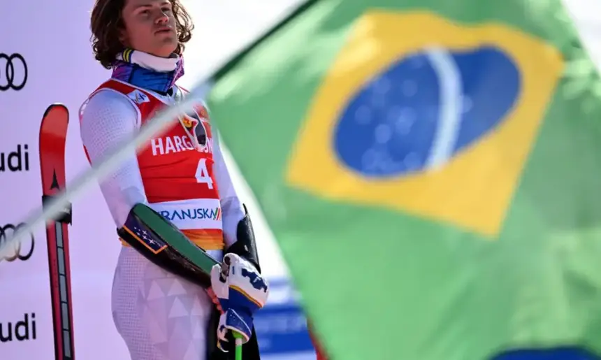 Lucas Pinheiro conquista ouro na Copa do Mundo de esqui na Eslovênia