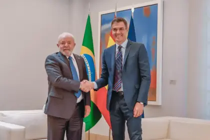 Lula confirma viagem à Espanha e discute situação no Oriente Médio