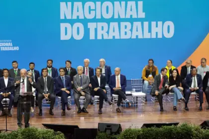 Lula Propõe Negociação Conjunta para Fim da Escala 6x1