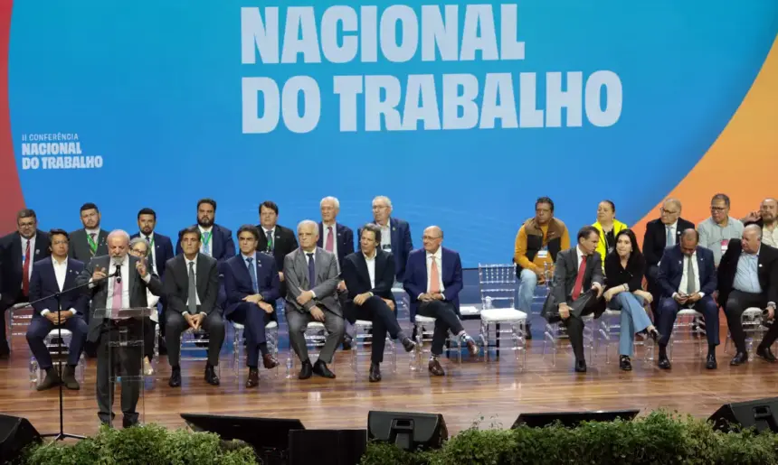 Lula Propõe Negociação Conjunta para Fim da Escala 6x1