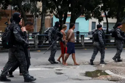 Mais dez policiais são denunciados por crimes na Operação Contenção