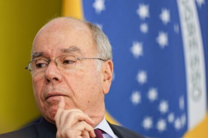Mauro Vieira critica visita de assessor de Trump a Bolsonaro como ingerência
