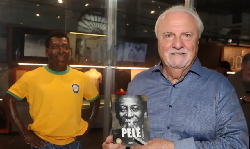 Melhor amigo de Pelé revela lado desconhecido do ídolo em livro