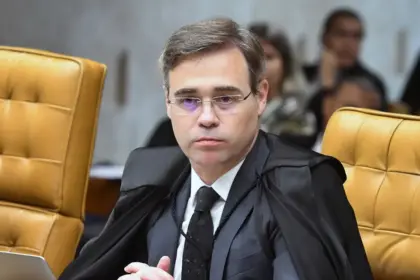 Mendonça decide por tornozeleira em caso de deputada do Ceará