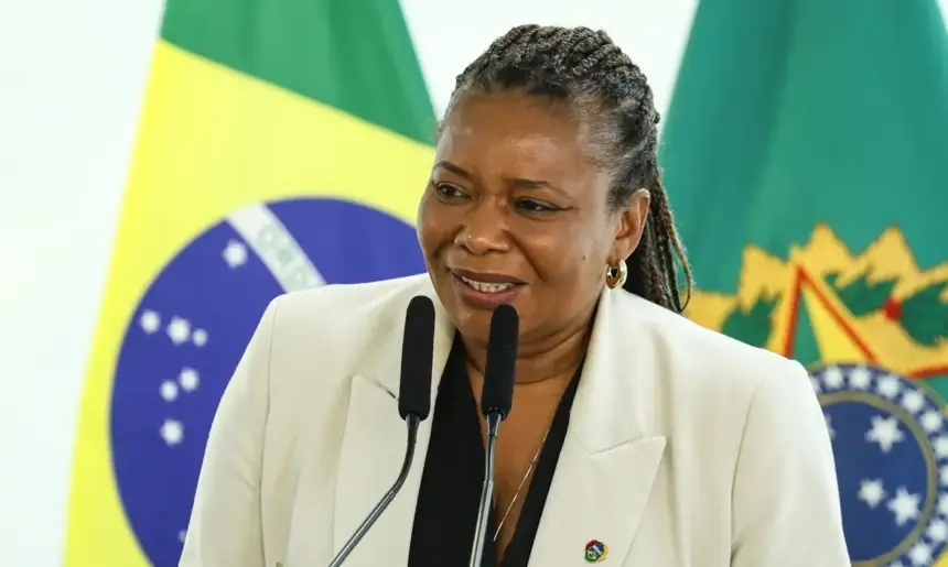 Ministra Margareth Menezes defende investimento em arte e educação