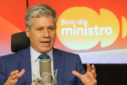 Ministro Paulo Teixeira expressa preocupação com preços dos alimentos