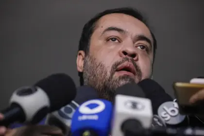 Ministro suspende julgamento que pode cassar governador do Rio de Janeiro