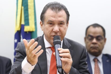 Ministro do Trabalho destaca redução de jornada e regras para aplicativos como prioridades
