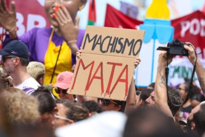 PF investiga vídeos no TikTok que promovem violência contra mulheres